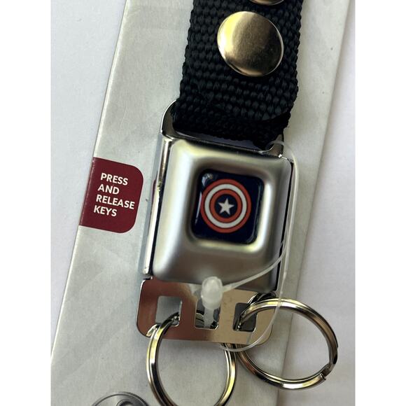 Captain America Buckle-Down Seat Belt Release Keychain - Picture 6 of 8